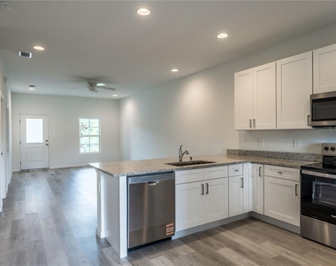 5347 Vista Lago Drive - Photo Thumbnail 9