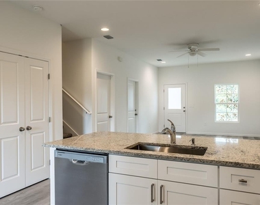 5341 Vista Lago Drive - Photo Thumbnail 9