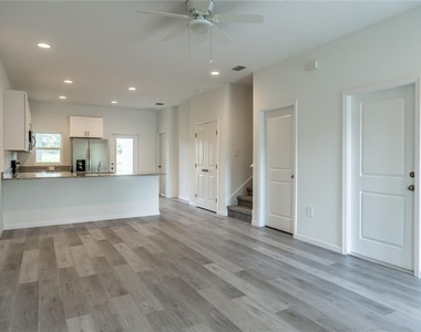 5341 Vista Lago Drive - Photo Thumbnail 3