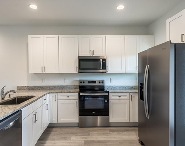 5341 Vista Lago Drive - Photo Thumbnail 7