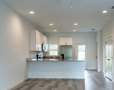 5341 Vista Lago Drive - Photo Thumbnail 4