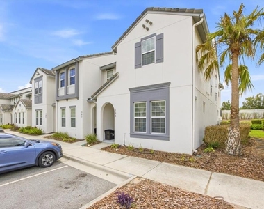 298 Captiva Drive - Photo Thumbnail 2
