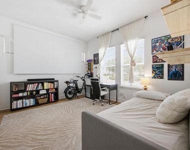 298 Captiva Drive - Photo Thumbnail 5