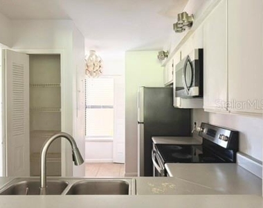 3036 S Semoran Boulevard - Photo Thumbnail 4