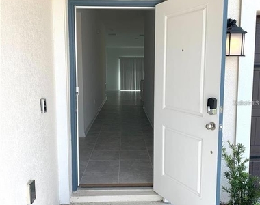 1373 Brentwood Dr - Photo Thumbnail 3