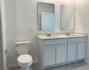 1373 Brentwood Dr - Photo Thumbnail 11