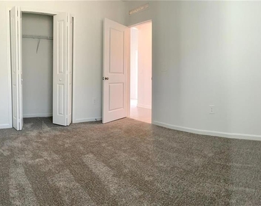 1373 Brentwood Dr - Photo Thumbnail 14