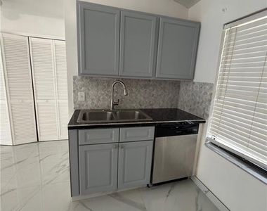 9142 Sabal Palm Circle - Photo Thumbnail 4