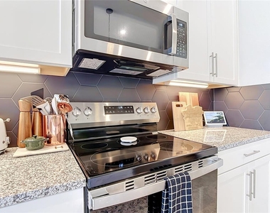 5757 Anders Way - Photo Thumbnail 12
