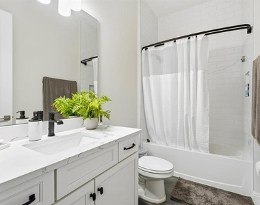 16312 Volterra Point - Photo Thumbnail 13
