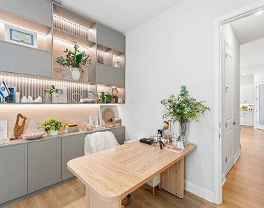 16312 Volterra Point - Photo Thumbnail 9