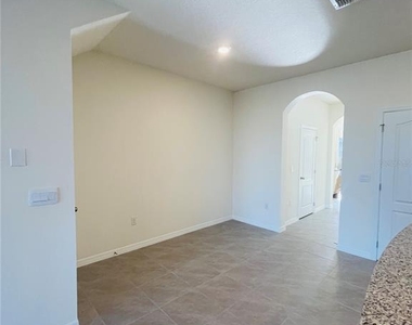 1371 Isleta Loop - Photo Thumbnail 8