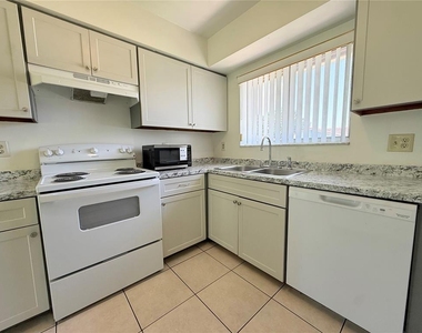 10122 Mason Dixon Circle - Photo Thumbnail 8