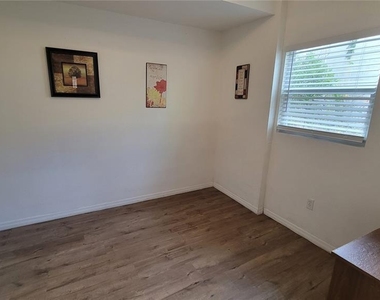 345 N Thompson Road - Photo Thumbnail 6