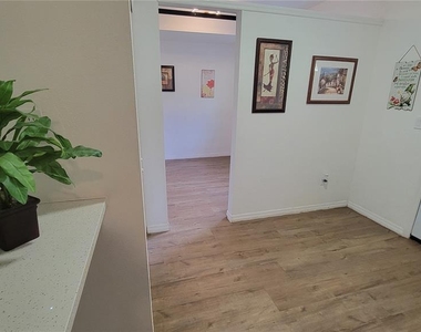 345 N Thompson Road - Photo Thumbnail 5