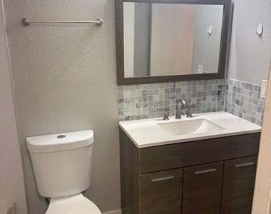 5701 Gatlin Avenue - Photo Thumbnail 16