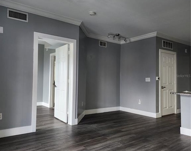 206 E South Street - Photo Thumbnail 5