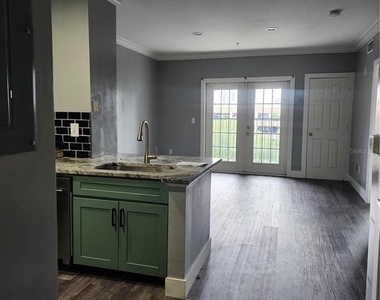 206 E South Street - Photo Thumbnail 2