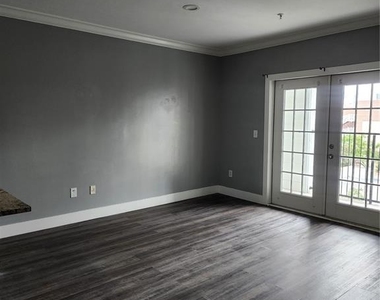 206 E South Street - Photo Thumbnail 4