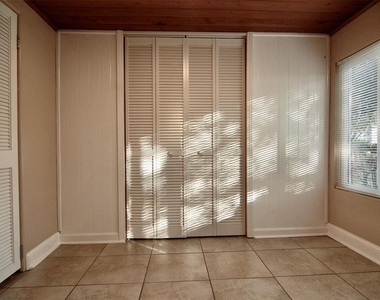 1940 Sunset Lane - Photo Thumbnail 17