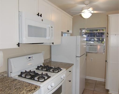 1940 Sunset Lane - Photo Thumbnail 9