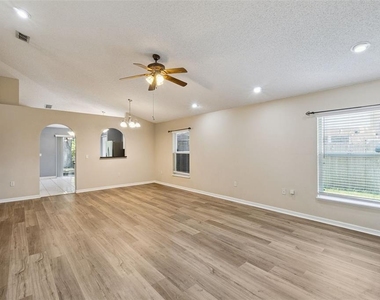 3308 Erskine Drive - Photo Thumbnail 6