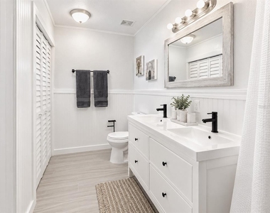 1309 E Harding Street - Photo Thumbnail 6