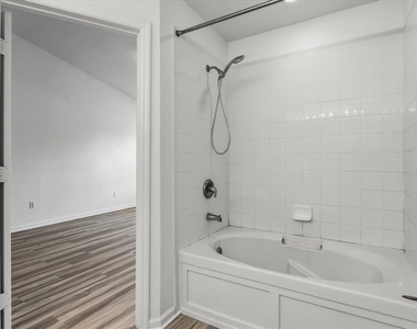 5012 Hawkstone Drive - Photo Thumbnail 21