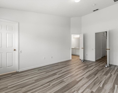 5012 Hawkstone Drive - Photo Thumbnail 18