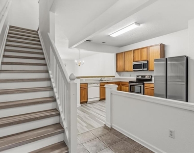 5012 Hawkstone Drive - Photo Thumbnail 7