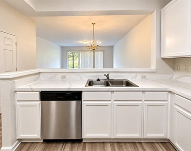 5012 Hawkstone Drive - Photo Thumbnail 7