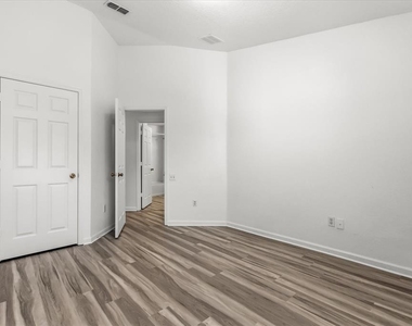 5012 Hawkstone Drive - Photo Thumbnail 15