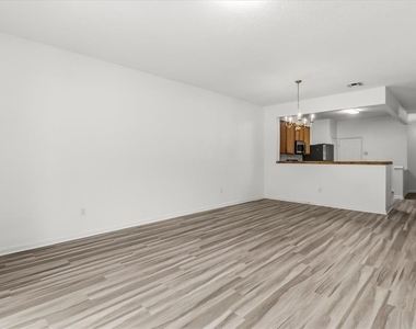 5012 Hawkstone Drive - Photo Thumbnail 6