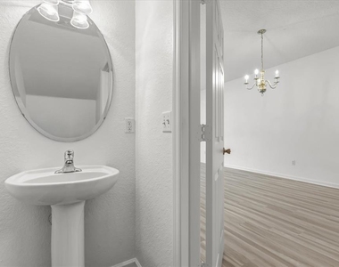 5012 Hawkstone Drive - Photo Thumbnail 23