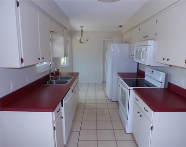 10104 Willmington Boulevard - Photo Thumbnail 5