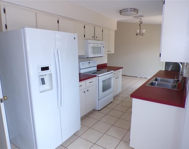 10104 Willmington Boulevard - Photo Thumbnail 2