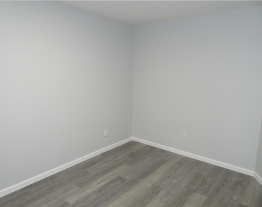 1535 E 7th Street - Photo Thumbnail 8