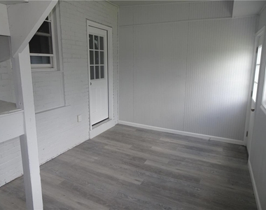 1535 E 7th Street - Photo Thumbnail 7