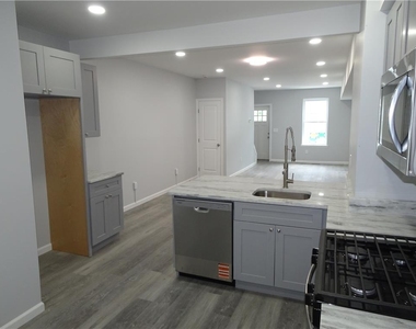 1535 E 7th Street - Photo Thumbnail 4