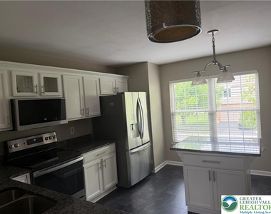 6510 Pioneer Drive - Photo Thumbnail 10