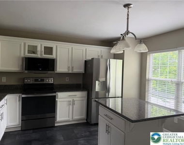 6510 Pioneer Drive - Photo Thumbnail 12
