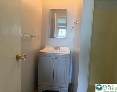 6510 Pioneer Drive - Photo Thumbnail 14