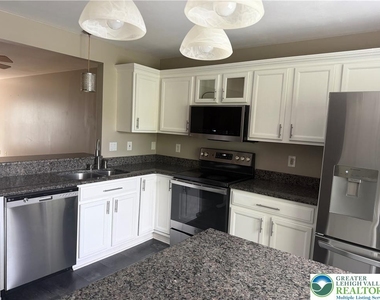 6510 Pioneer Drive - Photo Thumbnail 11