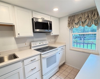 333 Lake Howard Drive Nw - Photo Thumbnail 1