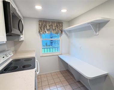 333 Lake Howard Drive Nw - Photo Thumbnail 2