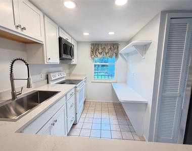 333 Lake Howard Drive Nw - Photo Thumbnail 4