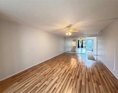 333 Lake Howard Drive Nw - Photo Thumbnail 5