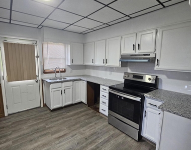 106 N Main Street - Photo Thumbnail 8