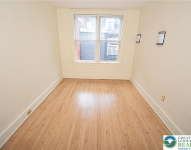 4 Bennett Court - Photo Thumbnail 9