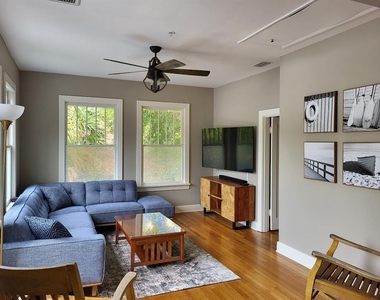 835 7th Avenue S - Photo Thumbnail 2
